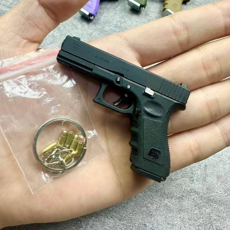 New 1:3 Glock 17 Metal Model Detachable Keychain - TOP BOOST TOYS