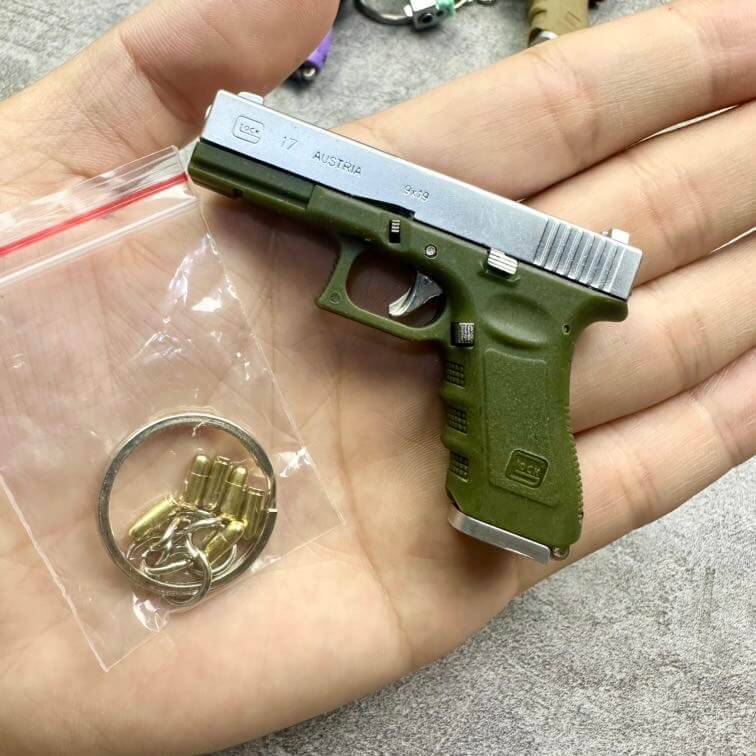 New 1:3 Glock 17 Metal Model Detachable Keychain - TOP BOOST TOYS