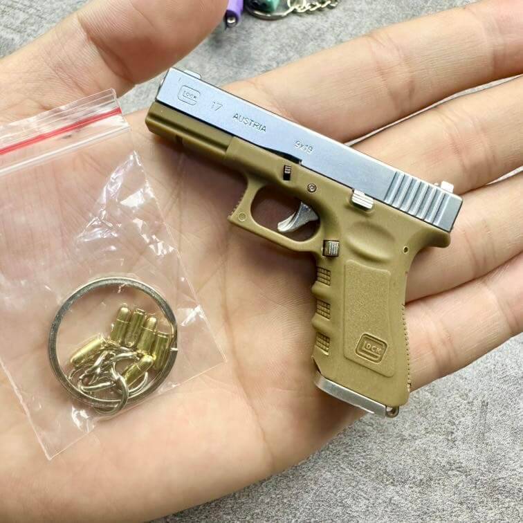 New 1:3 Glock 17 Metal Model Detachable Keychain - TOP BOOST TOYS