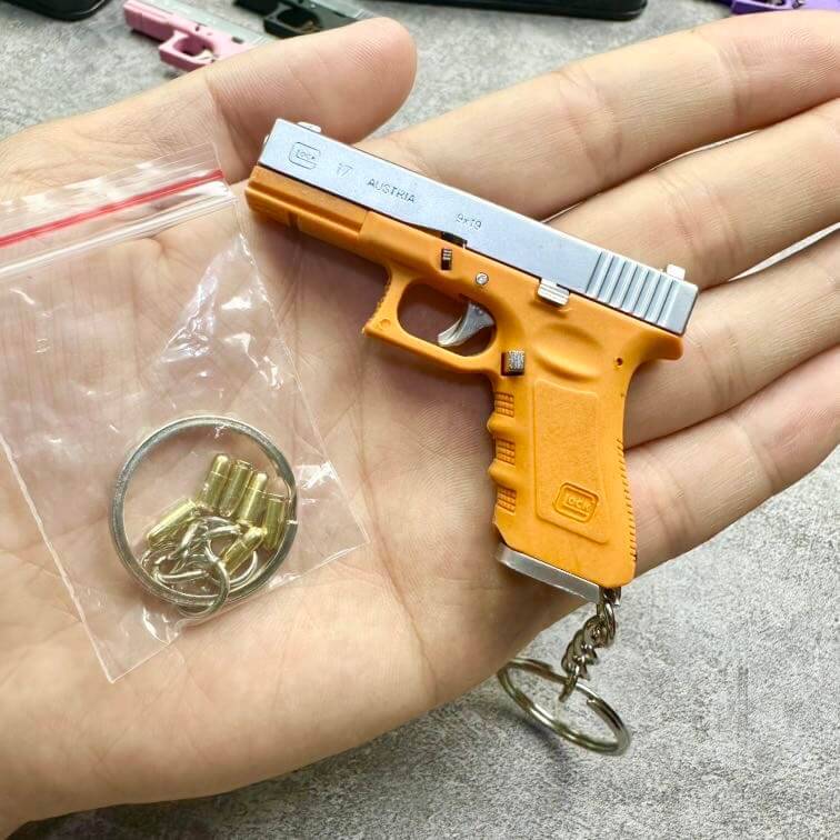 New 1:3 Glock 17 Metal Model Detachable Keychain - TOP BOOST TOYS