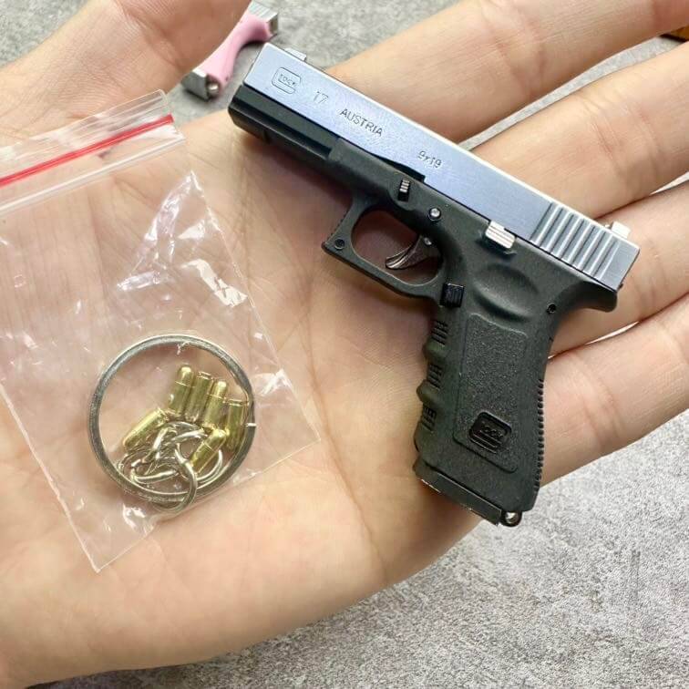 New 1:3 Glock 17 Metal Model Detachable Keychain - TOP BOOST TOYS