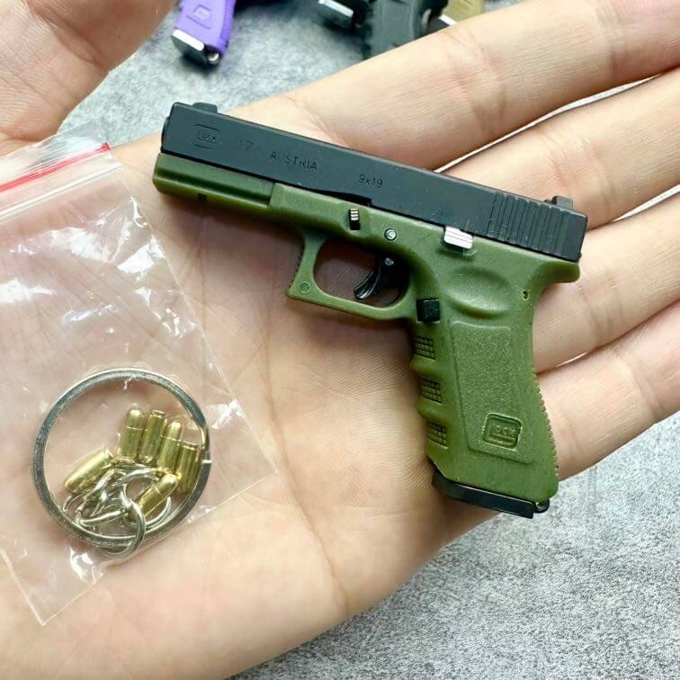 New 1:3 Glock 17 Metal Model Detachable Keychain - TOP BOOST TOYS